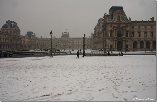Louvre im Schnee
