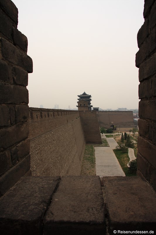 Pingyao - Blick vom Stadttor auf Stadtmauer