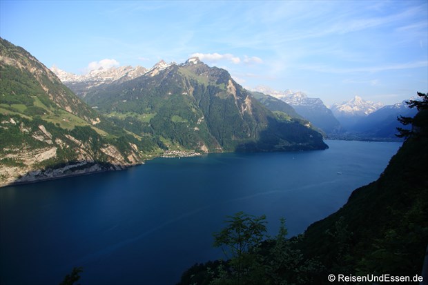 Blick auf den Vierwaldstätter See (im Hintergrund der Gotthard)