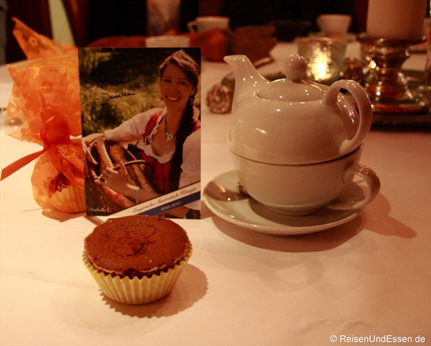 Im Restaurant Zum Storchennest: Muffin mit Meerrettich, Königin und Tee