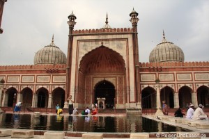Read more about the article Schneeweisser Sikh-Tempel am Morgen und Jama Masjid in Delhi