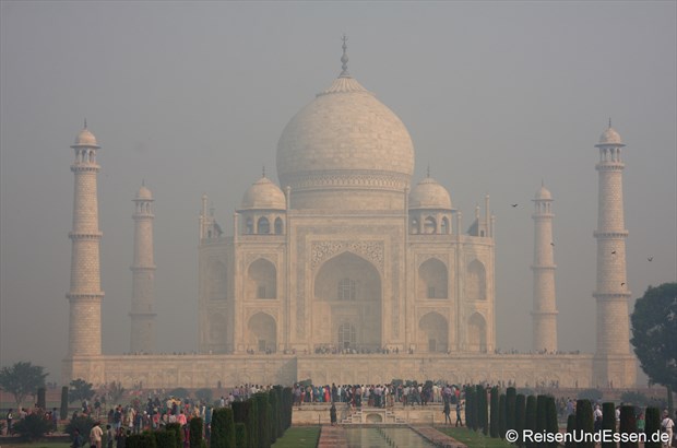 Blick auf Taj Mahal vom Haupttor