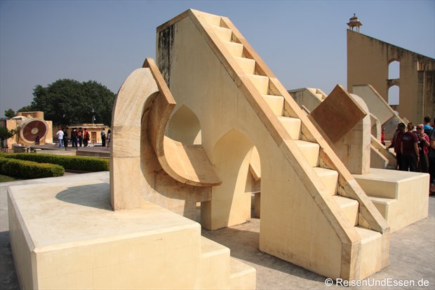 Instrumente (Skulpturen) im Oberservatorium von Jaipur