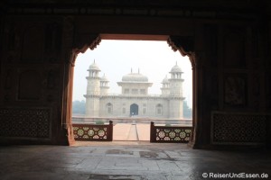 Read more about the article Klein Taj Mahal (Mausoleum Itimad-ud-Daulah) und das Rote Fort in Agra