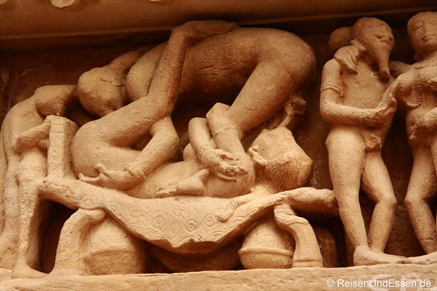 Erotische Szene am Lakshmana Tempel von Khajuraho