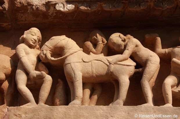 Sodomie beim Kriegszug am Tempel in Khajuraho