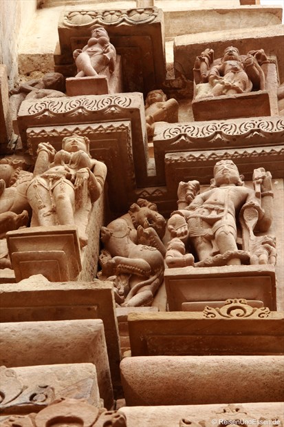 Figuren am Lakshmana Tempel von Khajuraho