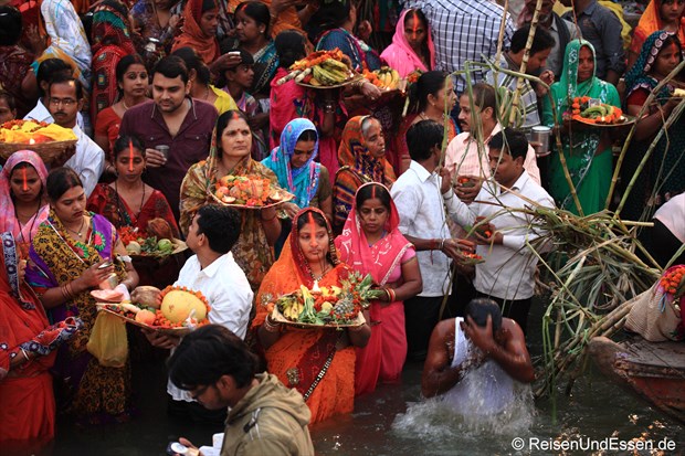 Opfergaben für den heiligen Ganges