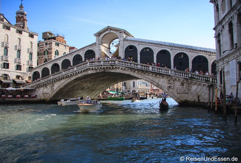 Rialto-Brücke über den Canale Grande in Venedig