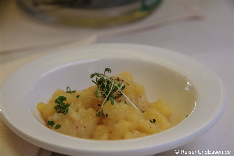 Kartoffelsalat in der Gaststätte zum Goldenen Hirschen