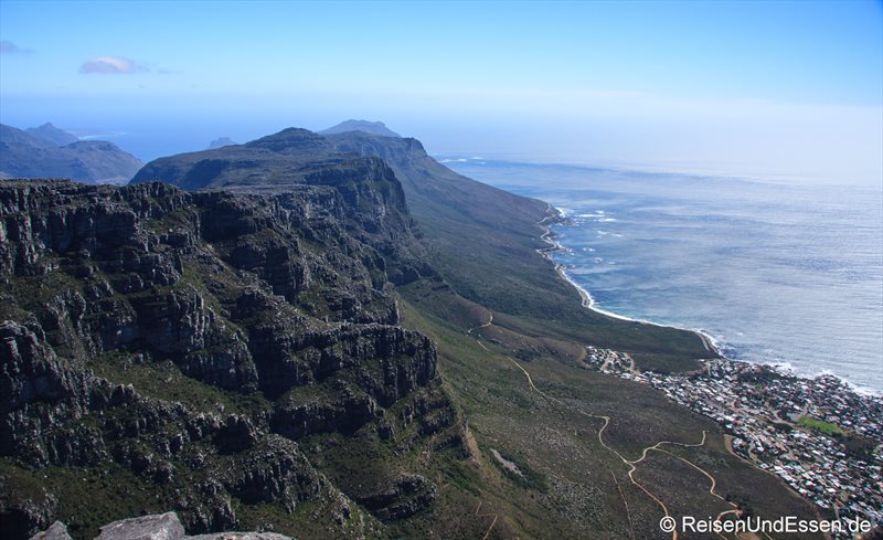 Blick vom Tafelberg auf die Zwölf Apostel und die Kaphalbinsel