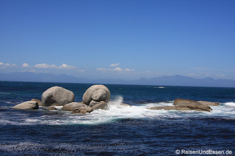 Steinformation im Meer bei False Bay