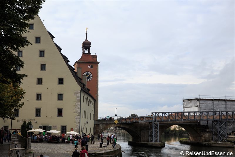 Regensburger Salzstadel und die steinerne Brücke