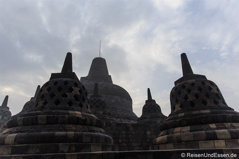 Blick auf die Hauptstupa in Borobudur