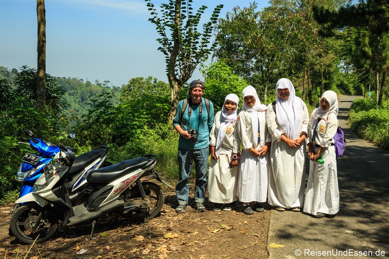 Fotostopp mit muslimischen Schülerinnen