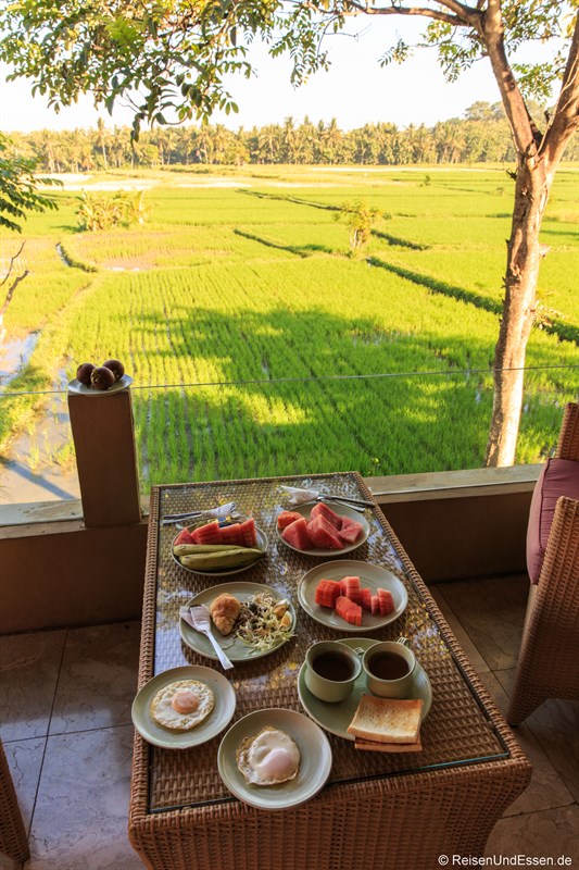 Frühstück auf dem Balkon im Green Field Hotel