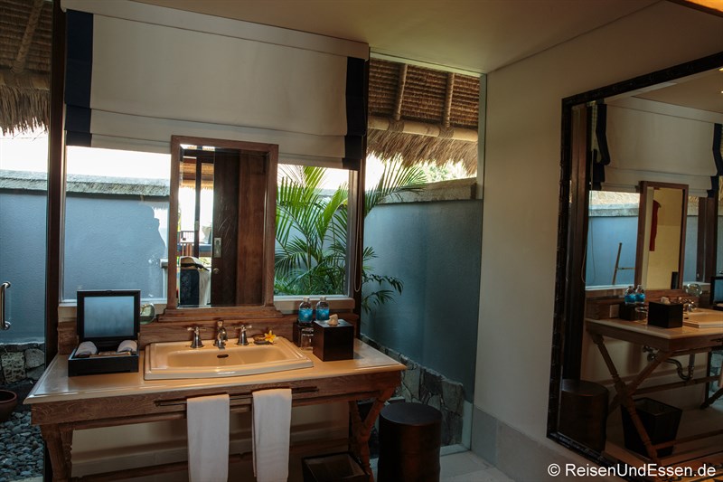 Bad in der Suite mit Aussicht auf Sonnenuntergang in Lombok