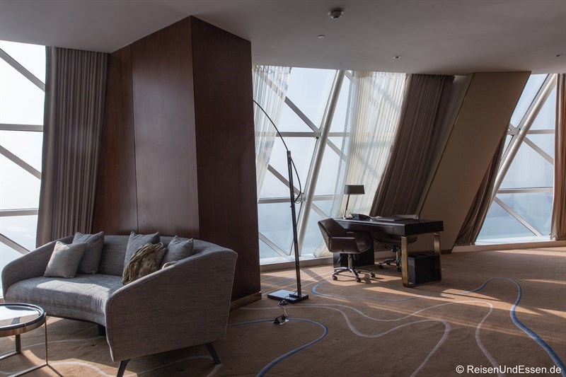 Wohnbereich in der Panorama Suite im Sunrise Kempinski Hotel Beijing