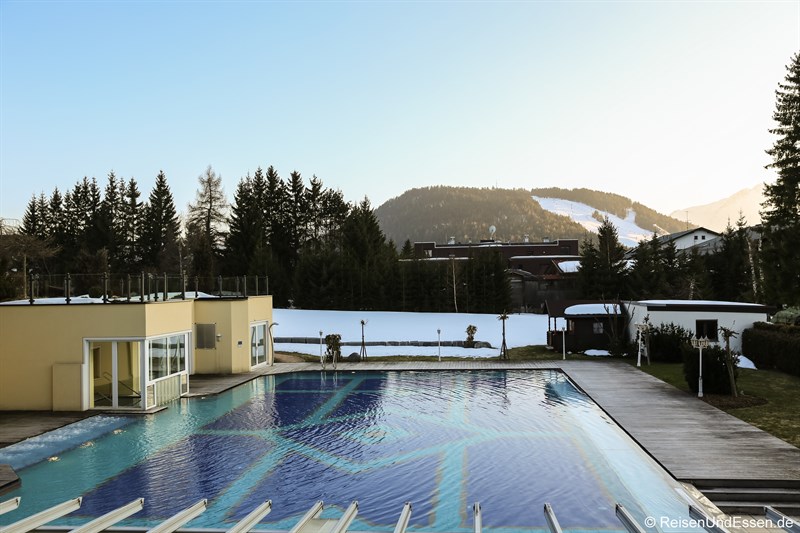 Pool im Alpenpark Resort Seefeld