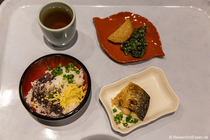 Japanisches Frühstück im Hotel Nikko Nara