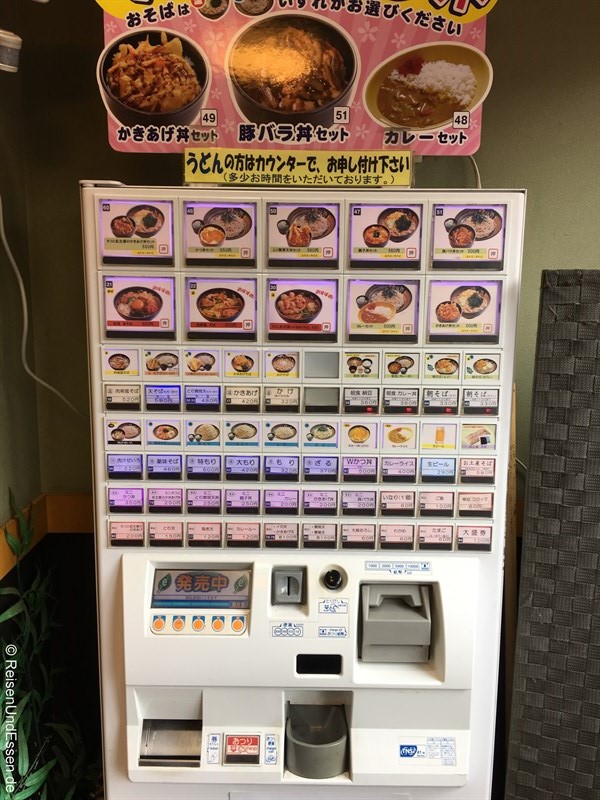 Schnellimbiss mit Automat in Japan