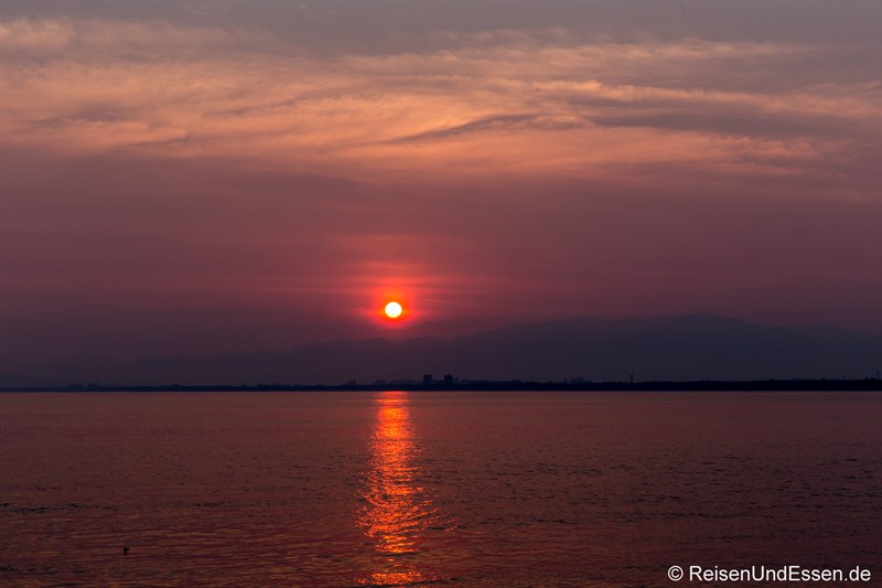 Sonnenuntergang von der Insel Enoshima oder die Suche nach dem Sonnenuntergang am Fuji