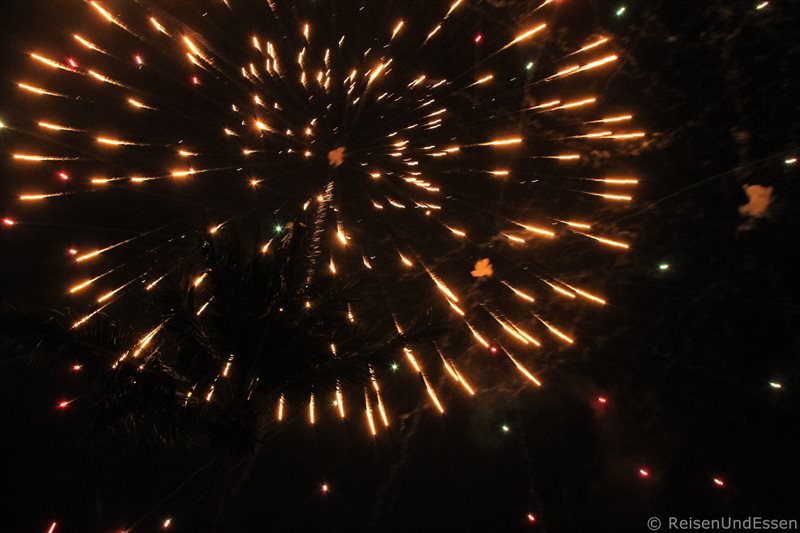 Feuerwerk zu Silvester am Nai Harn Beach auf Phuket