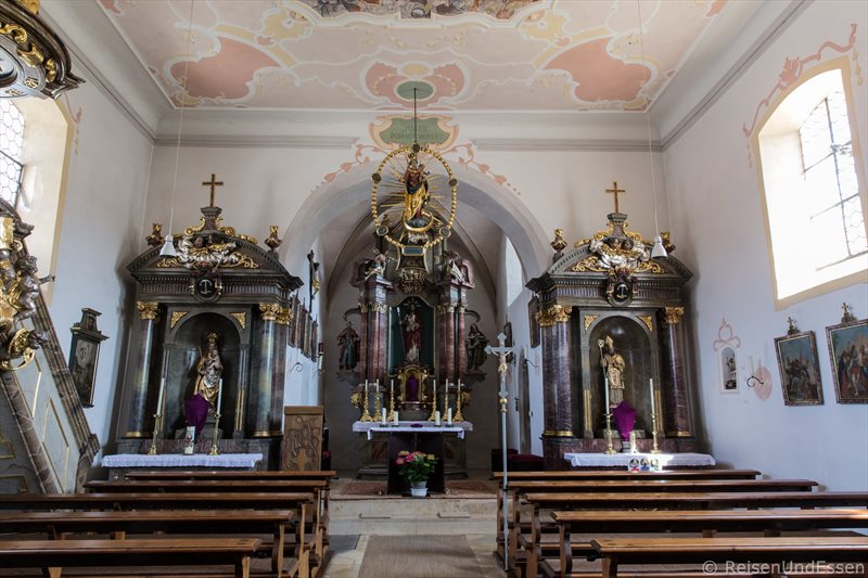 Kirche Sankt Nikolaus in Pfünz im Naturpark Altmühltal