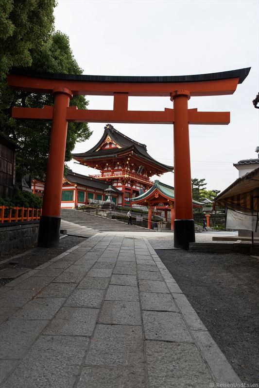 Großer Torii bei Fushimi Inari in Kyoto