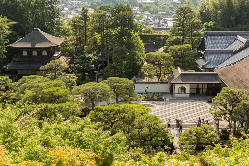 Blick auf die Tempelanlage von Ginkaku-ji