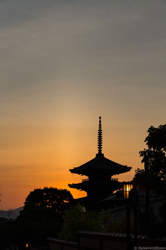 Blick auf Yasaka Pagode bei Sonnenuntergang