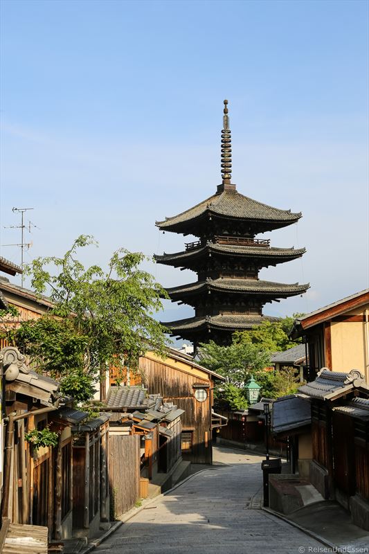 Blick auf Yasaka Pagode bei Tour durch Higashiyama in Kyoto