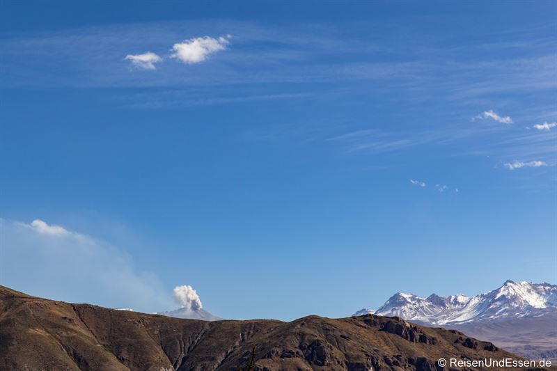 Blick auf einen Vulkan bei Chivay