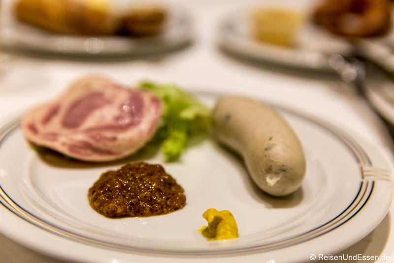 Weißwurst zum Frühstück im Maritim Hotel München