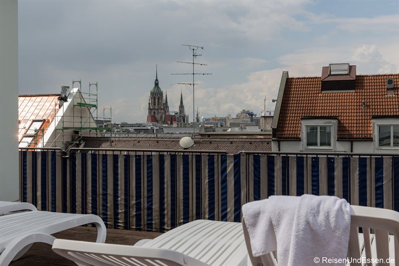 Ruhebereich über den Dächern im Maritim Hotel München