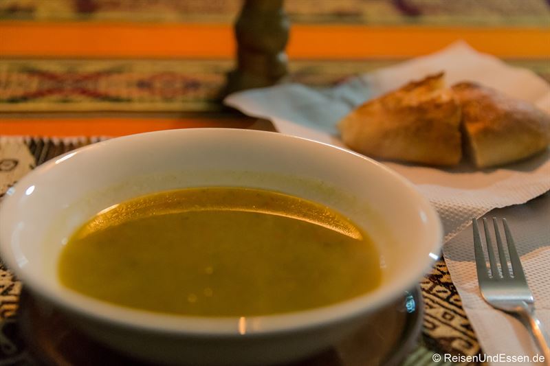 Maissuppe zum Abendessen in der Puma Punku Ecolodge