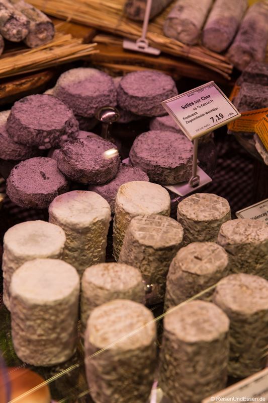 Angebot an Käse im Frischeparadies