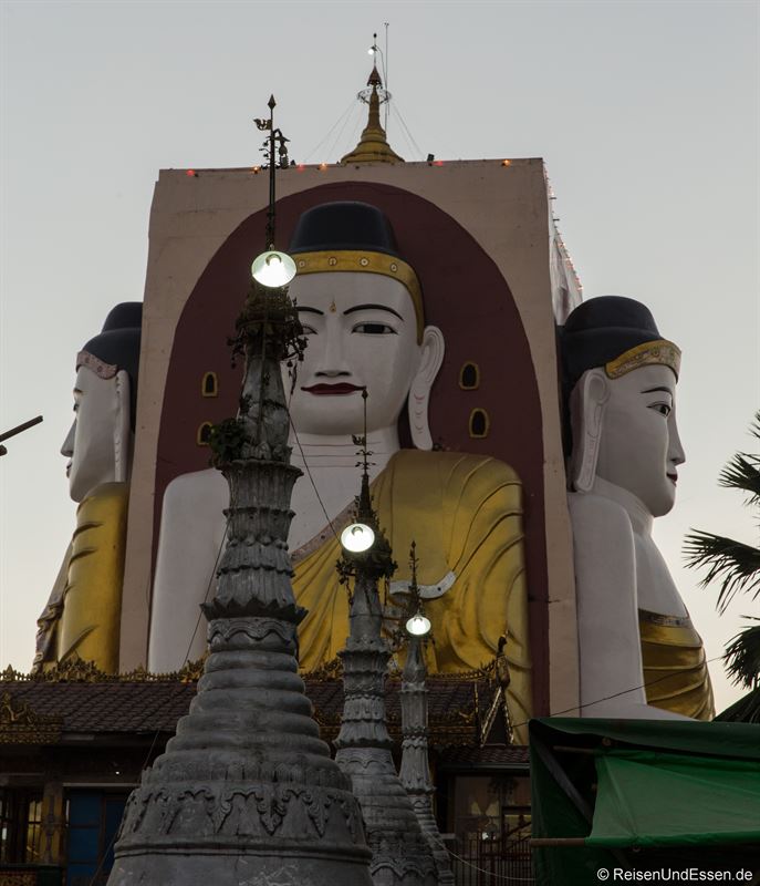 Vier sitzende Buddhas von Kyaikpun in Bago