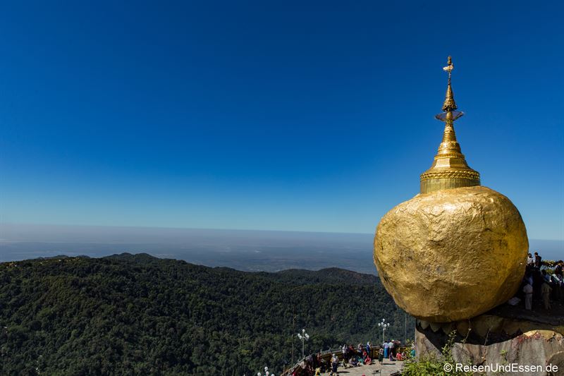 Read more about the article Goldener Fels in Myanmar oder eine rasante Fahrt mit dem LKW