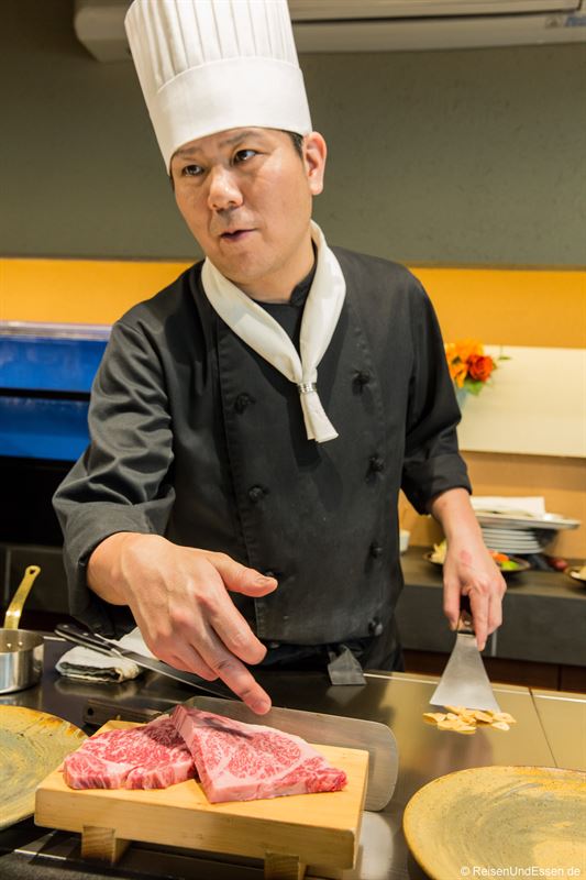 Koch im Restaurant Ishida in Kobe