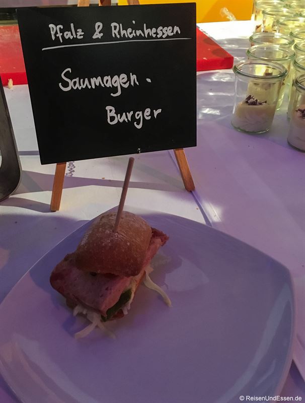 Saumagen-Burger beim ITB Medientreff der Gastlandschaften Rheinland-Pfalz