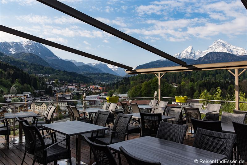 Restaurant Akropolis in Berchtesgaden mit Blick auf Watzmann
