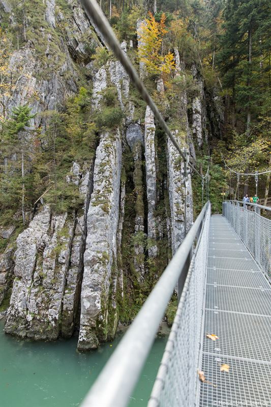 Hängebrücke über die Tiroler Achen bei Maria Klobenstein