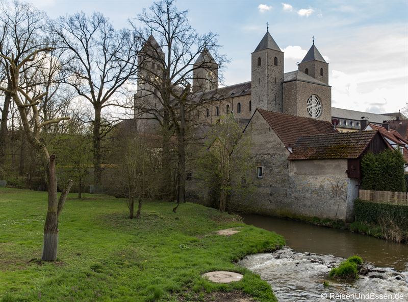 Blick auf die Benediktinerabtei Münsterschwarzach in Schwarzach