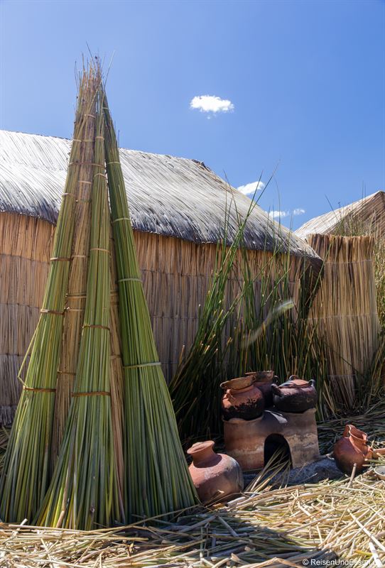 Kochstelle der Uros Summa Paqari Lodge auf dem Titicacasee