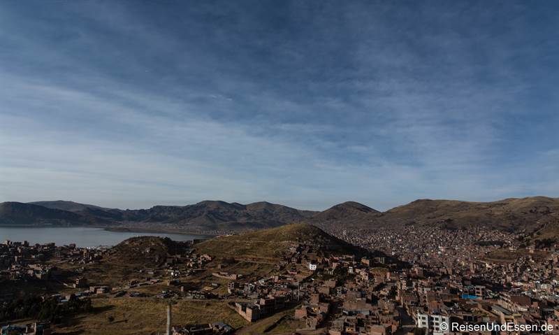 Blick auf Puno am Titicacasee