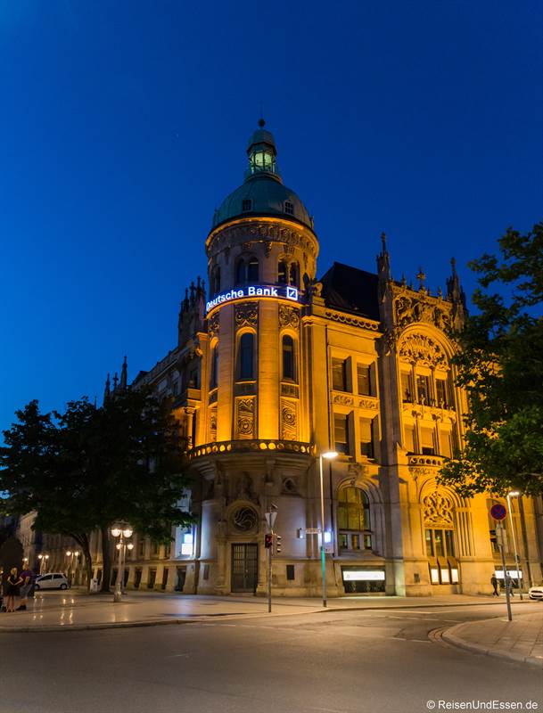 Deutsche Bank bei Nacht in Hannover