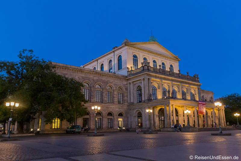 Oper in Hannover bei der blauen Stunde