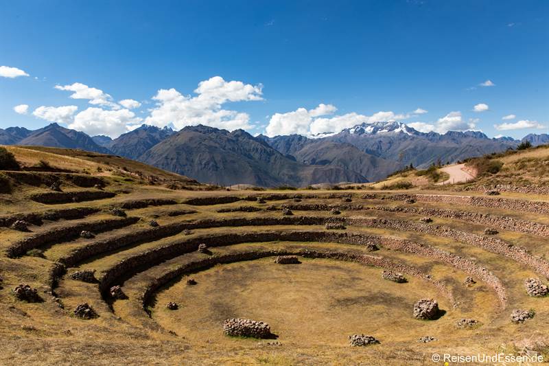 Terrassen der Inka in Moray und Berge