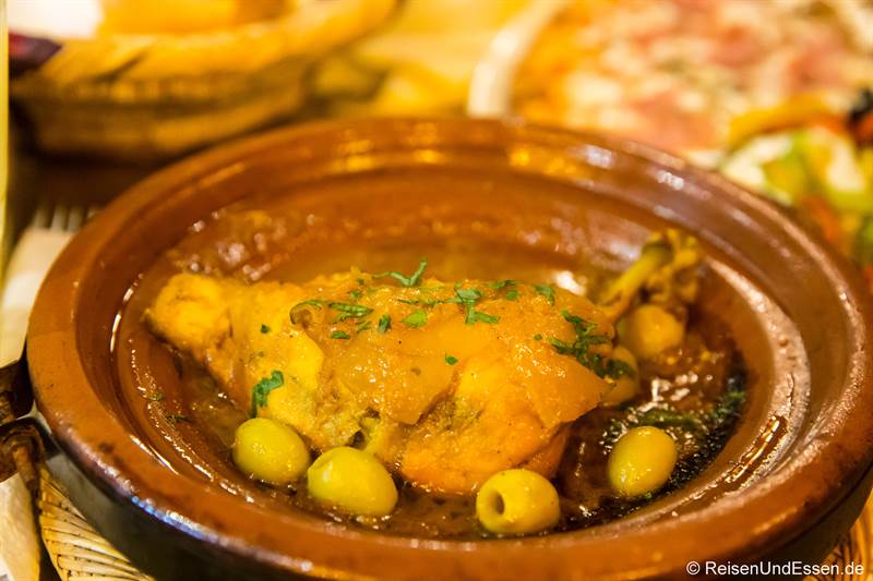 Hähnchen-Tajine in einem Restaurant in Marrakesch